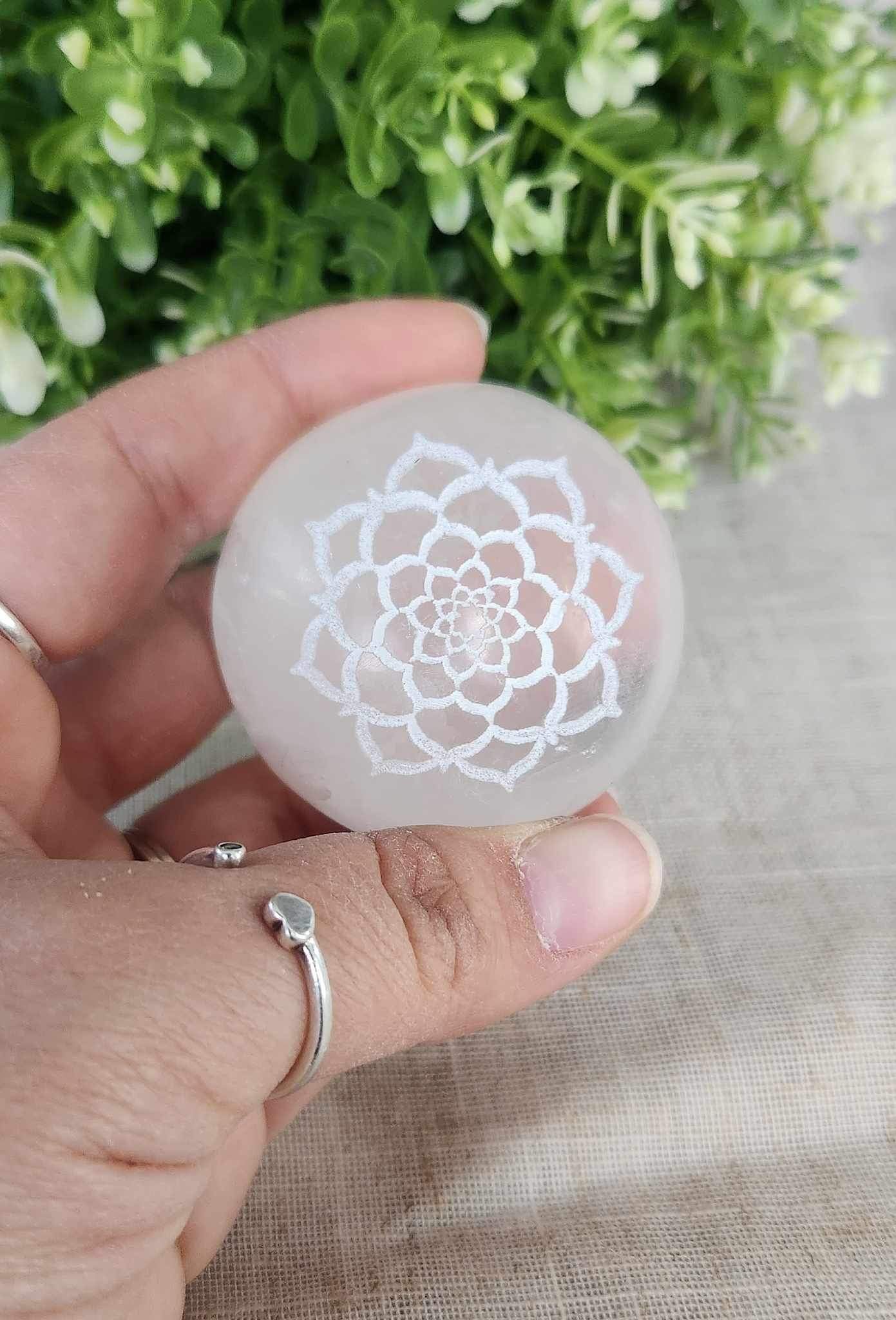 Sphère en Sélénite lotus