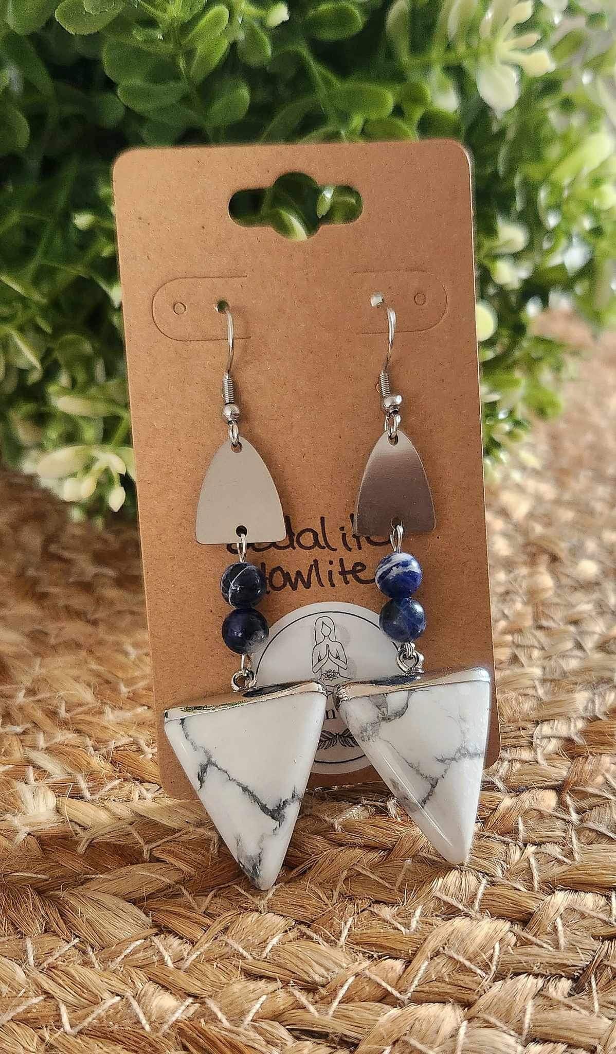 Boucles d’oreilles Pointe Howlite et Sodalite