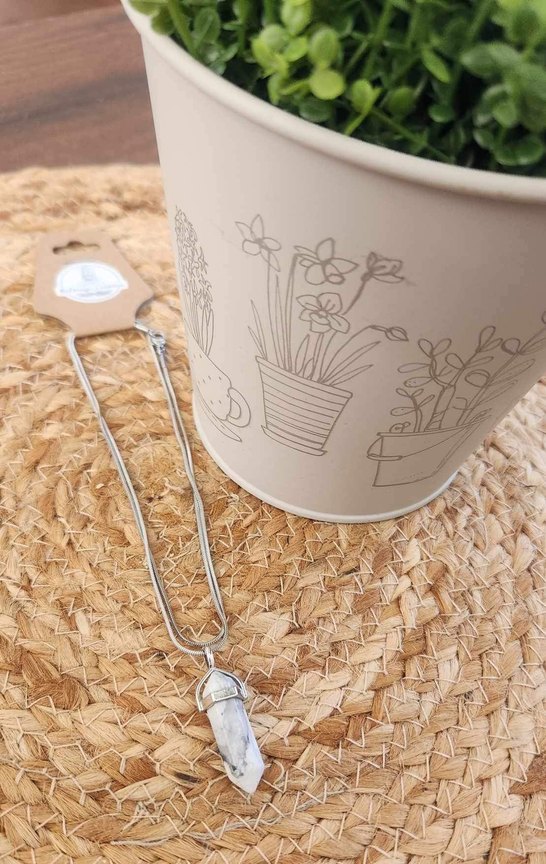 Collier Howlite