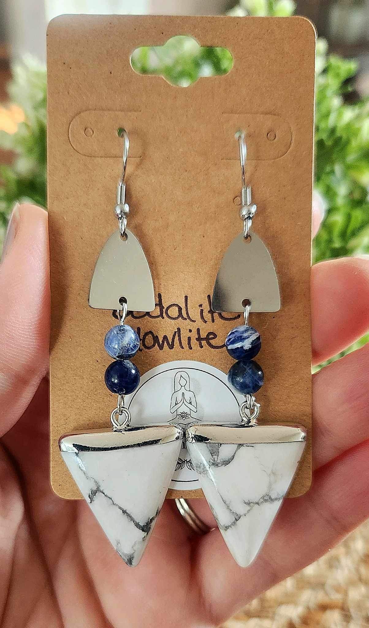 Boucles d’oreilles Pointe Howlite et Sodalite