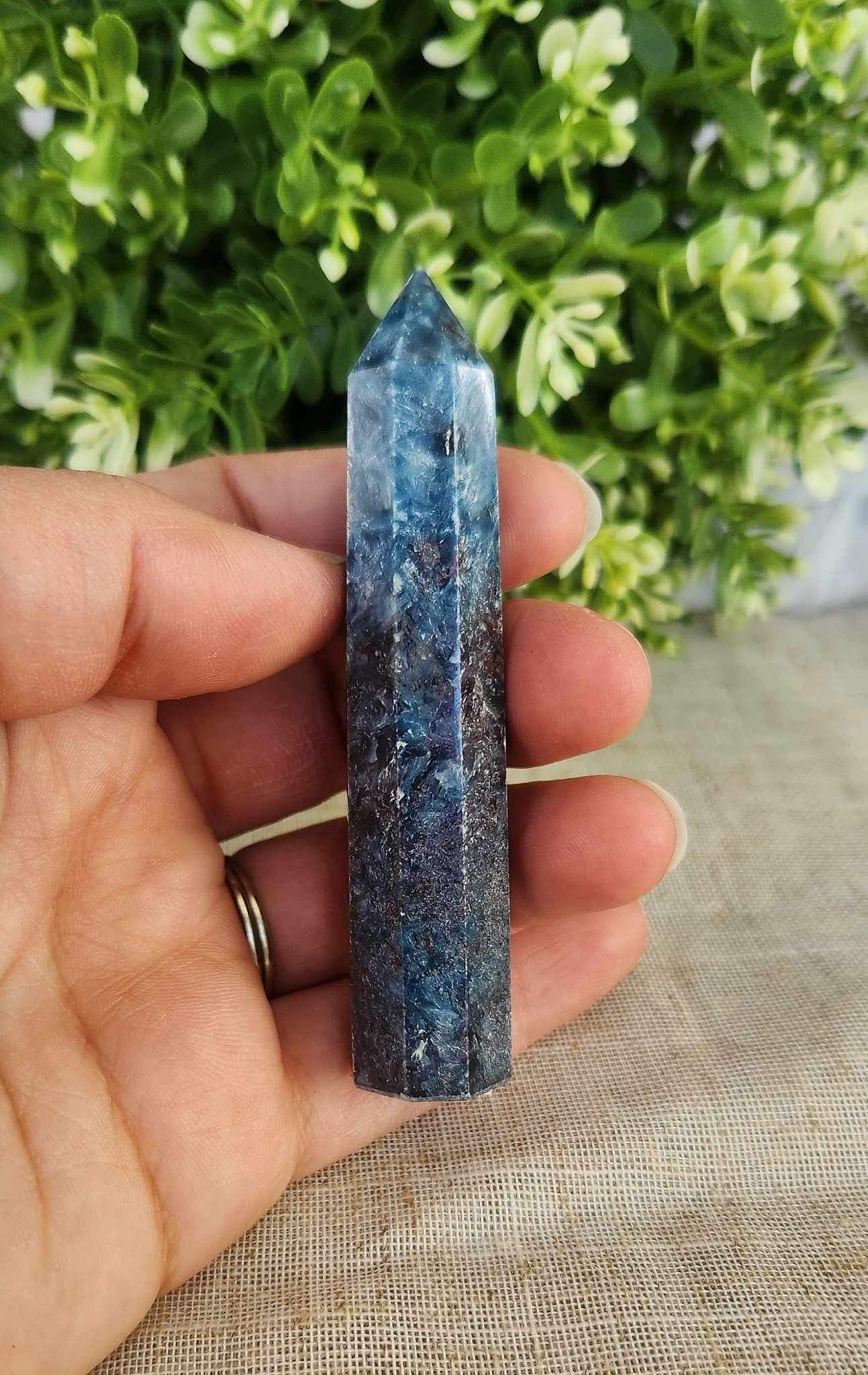 Pointe en Rubis Kyanite