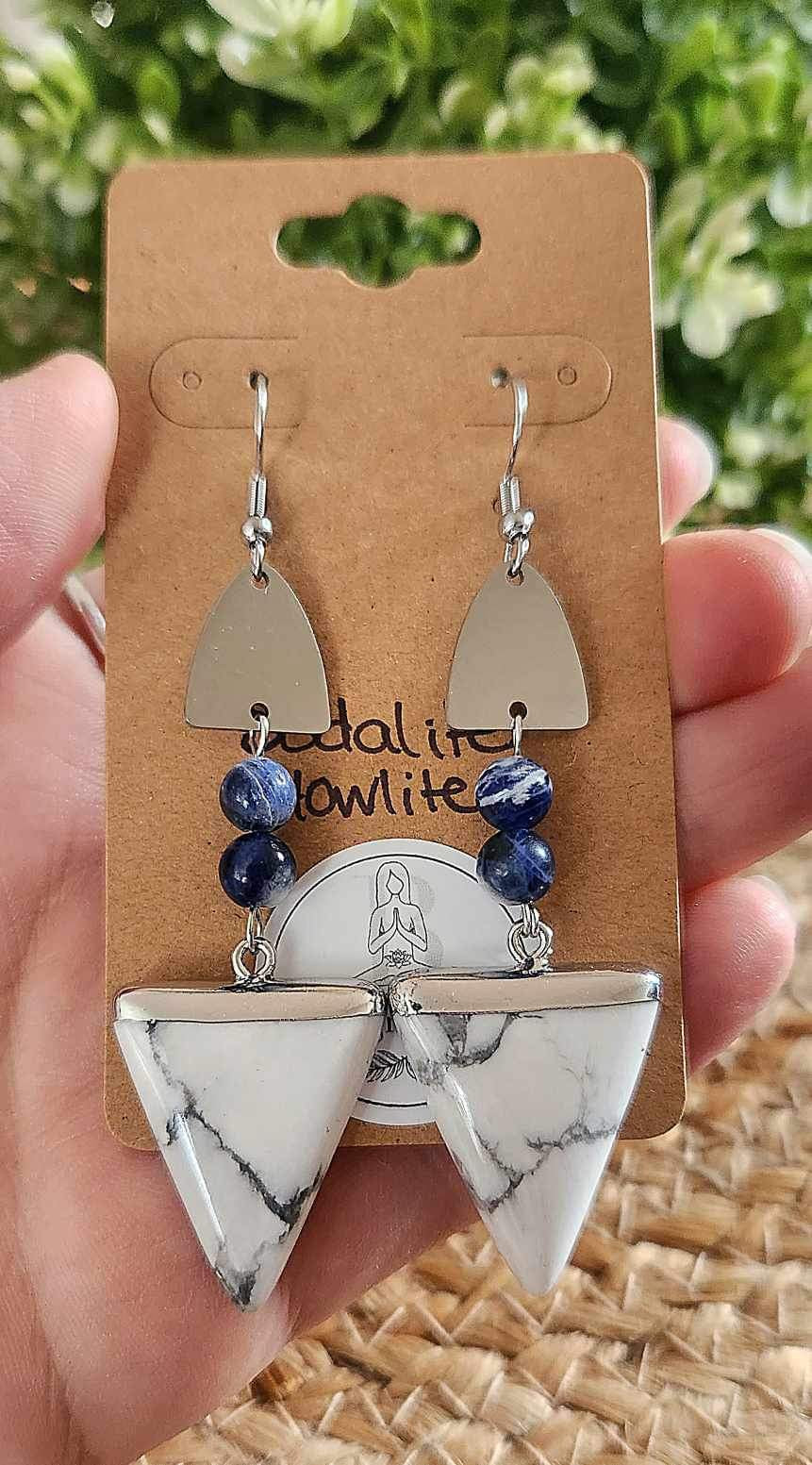 Boucles d’oreilles Pointe Howlite et Sodalite