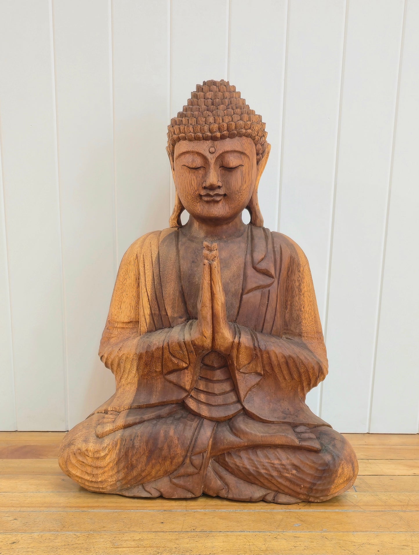 Bouddha prière en bois