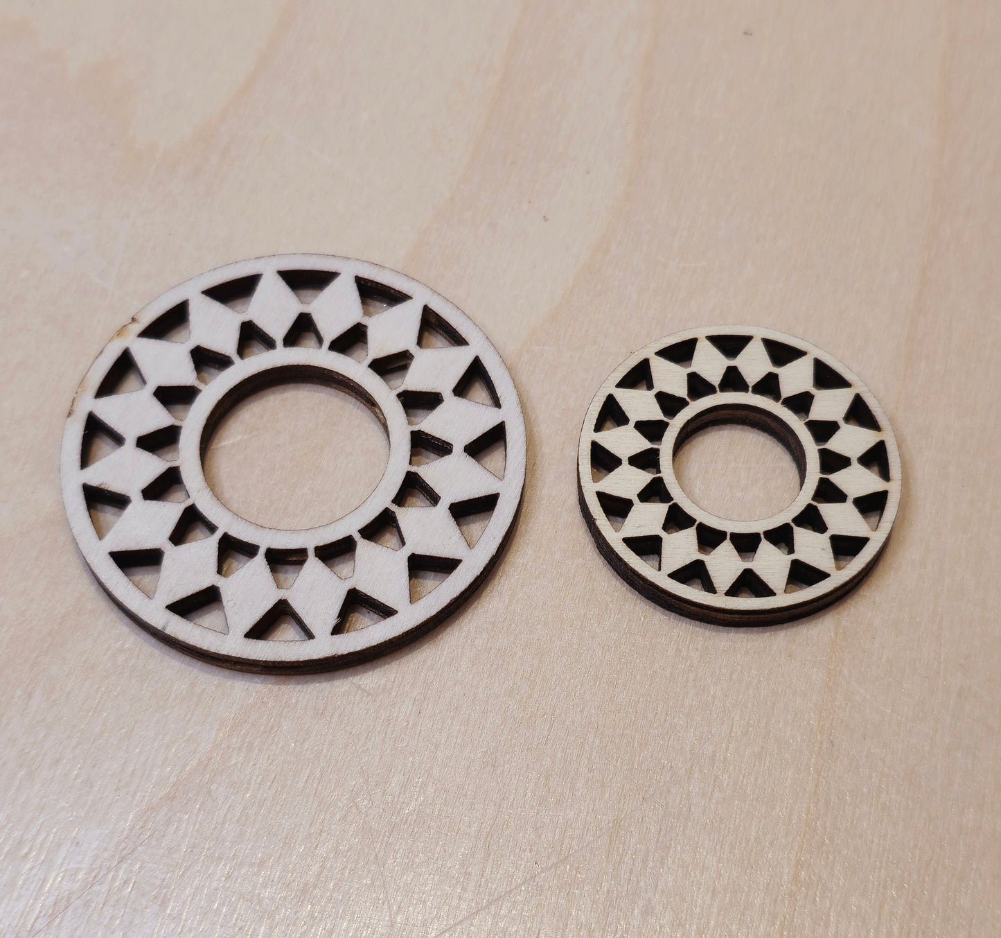 Support de bois plat pour sphère