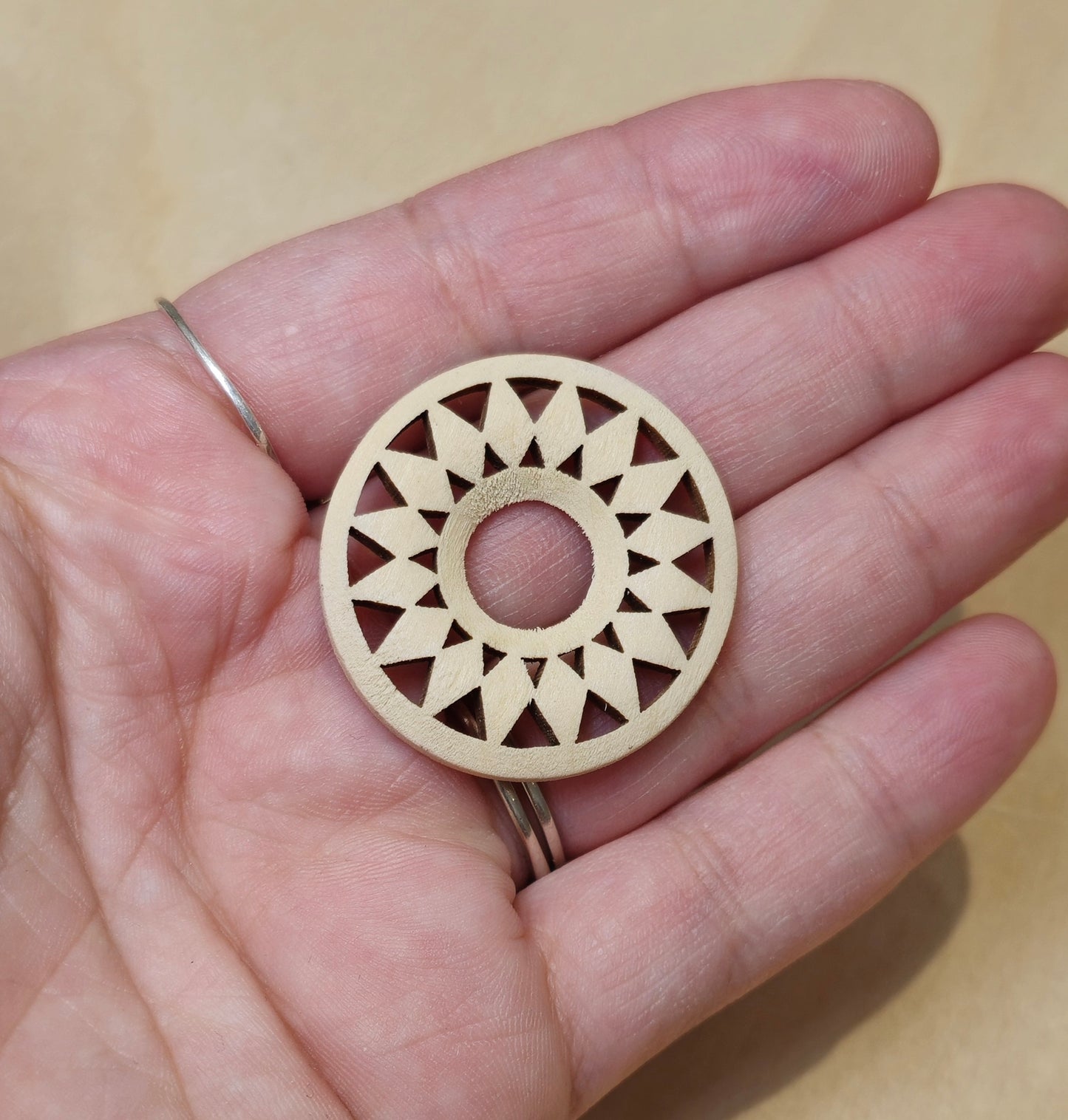 Support de bois bombé pour sphère