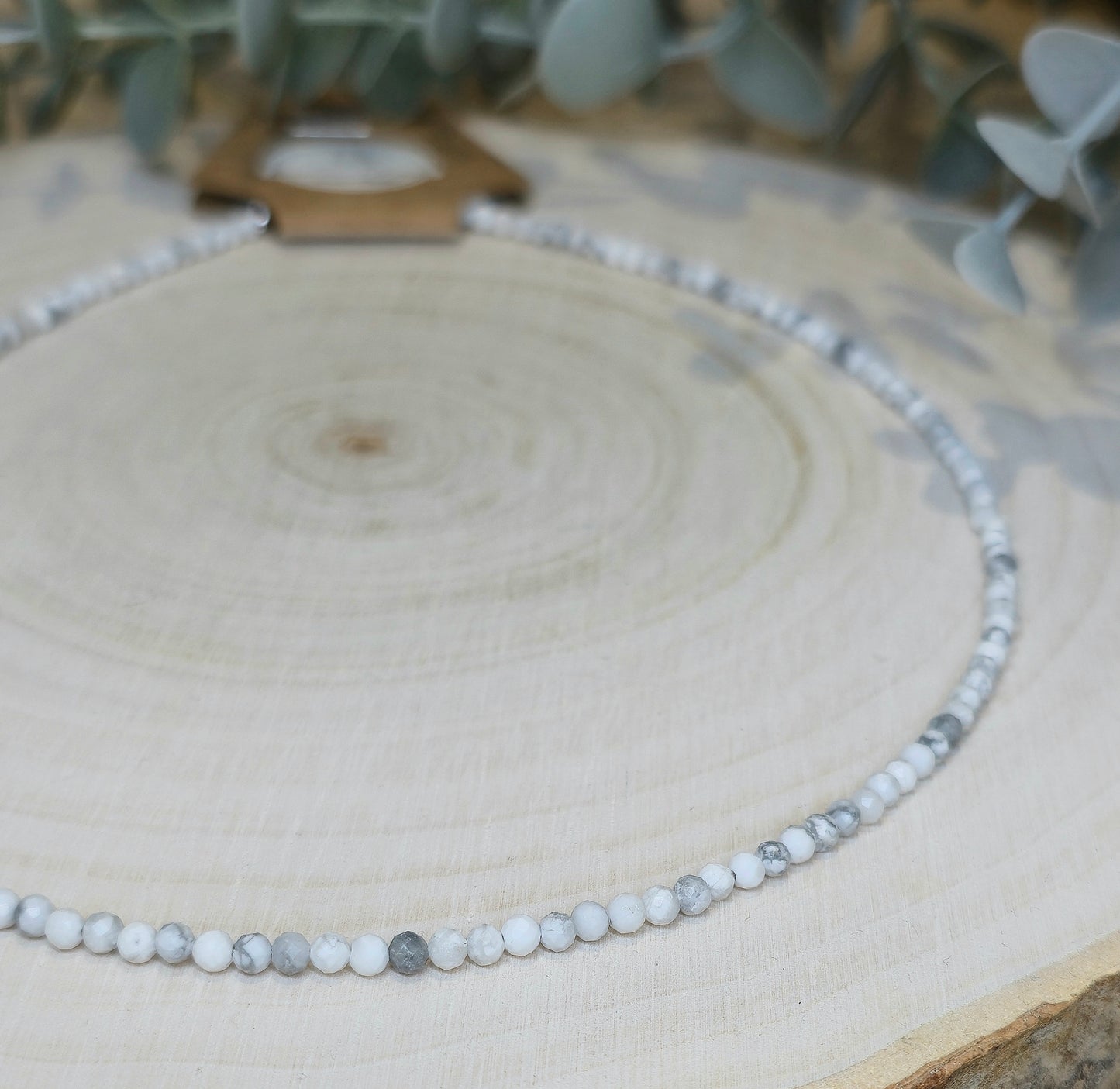 Collier Howlite