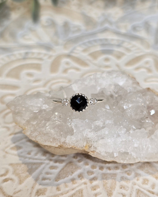Bague Onyx et Topaze blanche