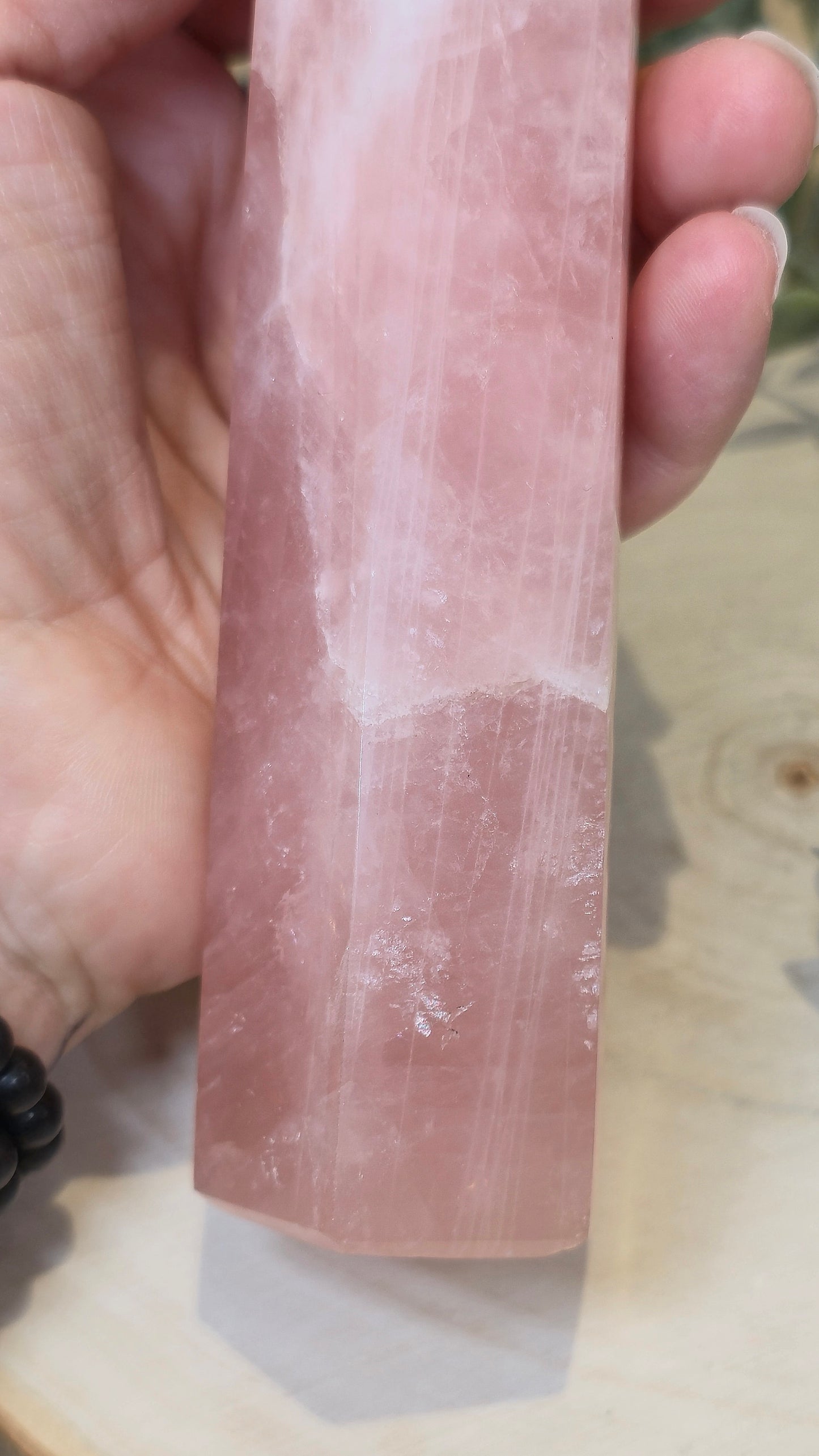 Pointe en Quartz rose de Madagascar