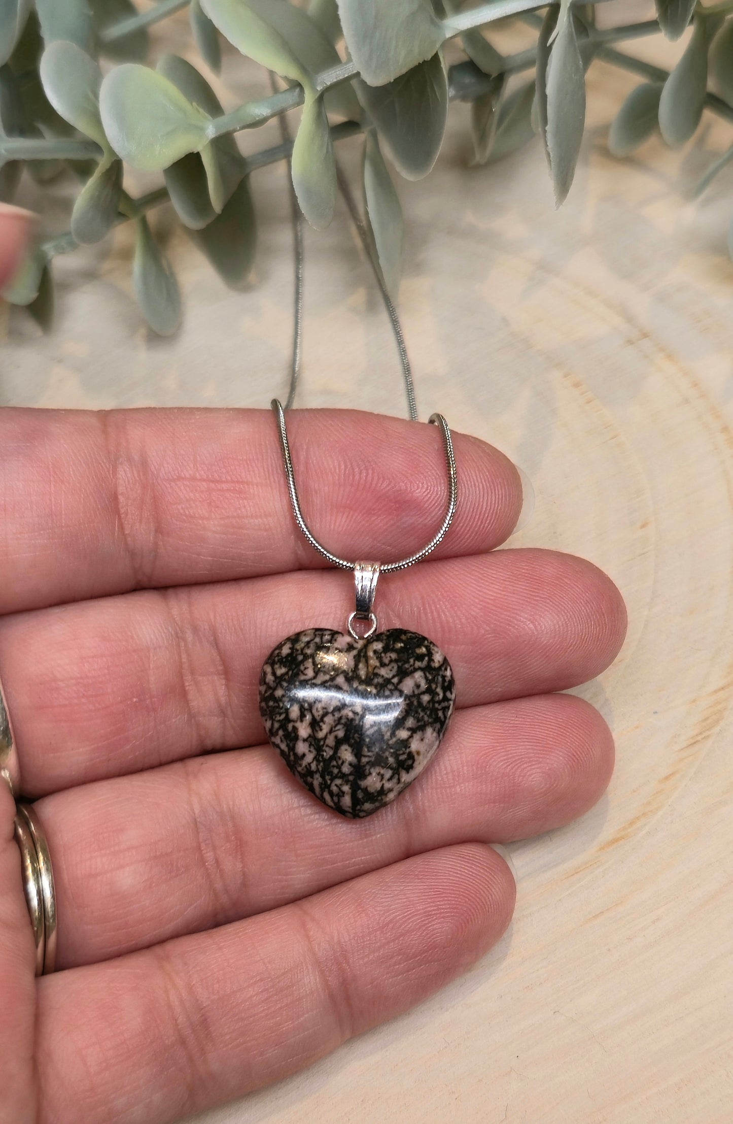 Collier en coeur en Rhodonite