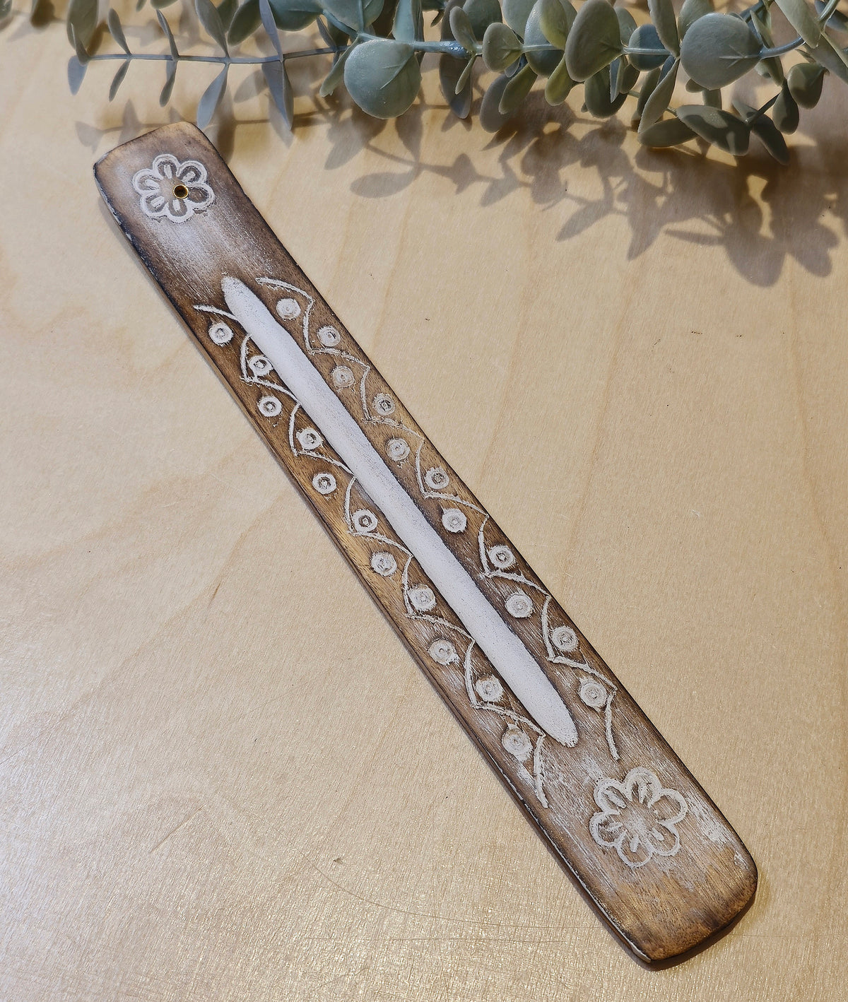 Encensoir en bois à motifs blanchis