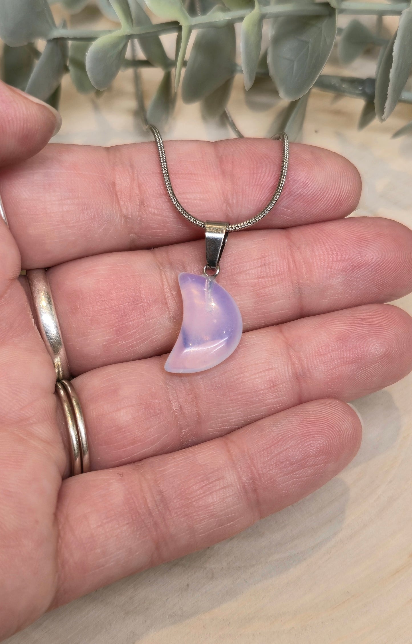 Collier en mini lune en Opalite