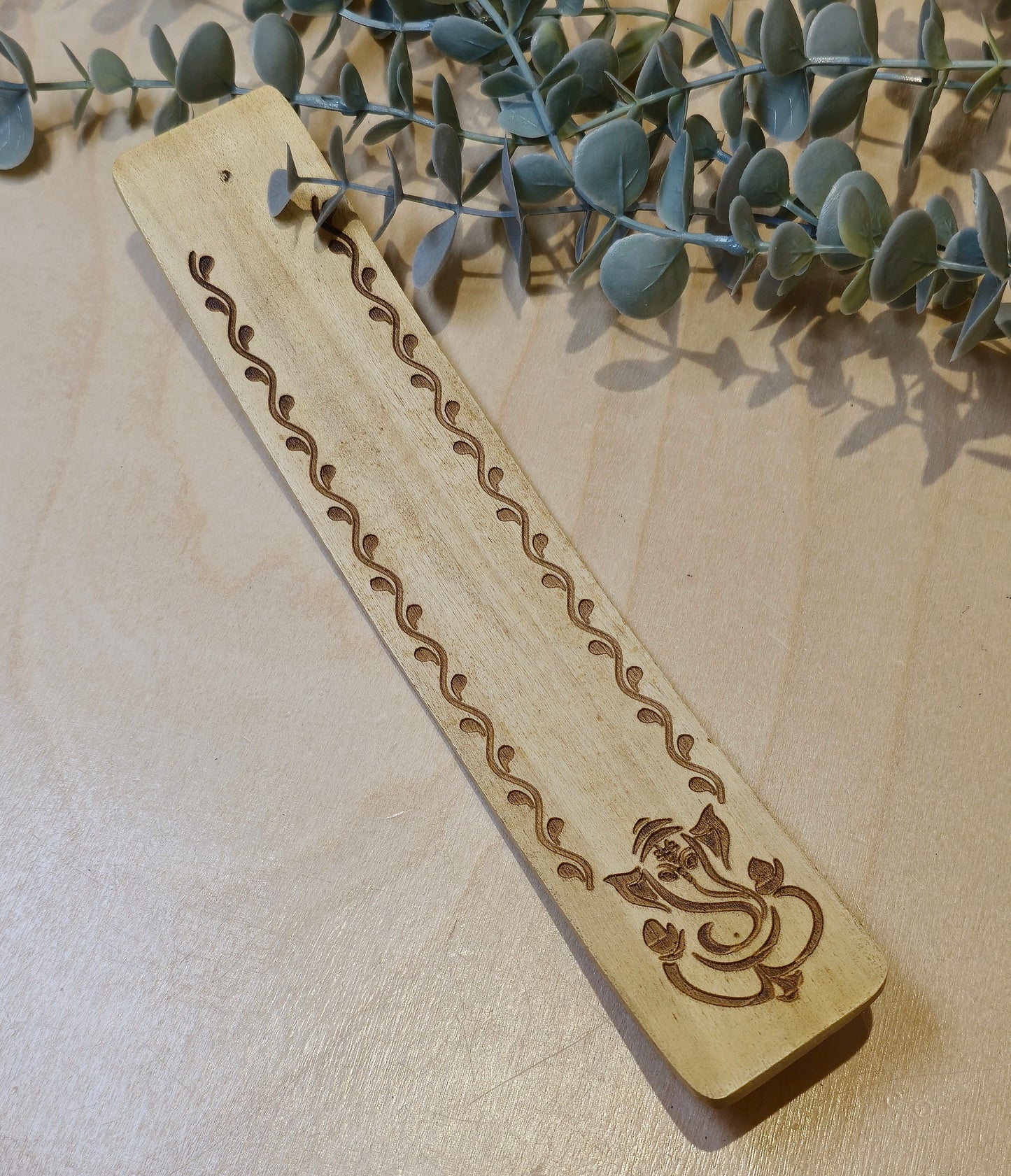 Encensoir en bois à motifs