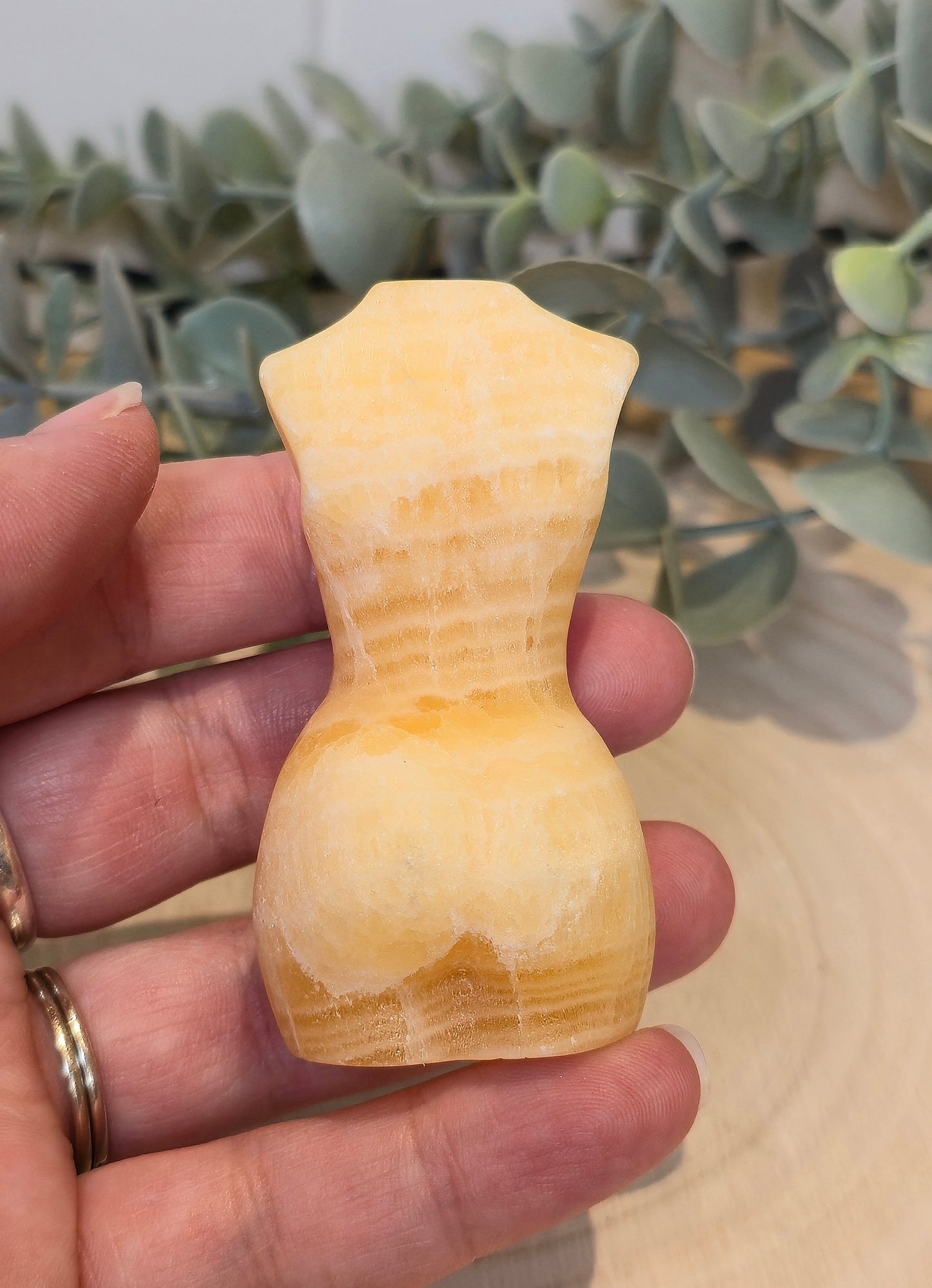 Femme Calcite jaune