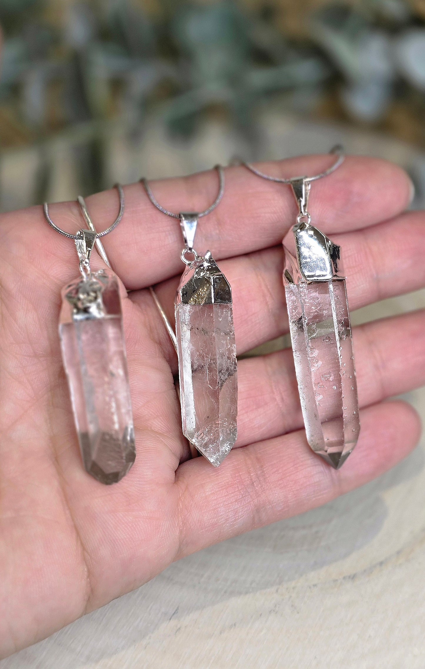 Collier pointe de Quartz clair brute