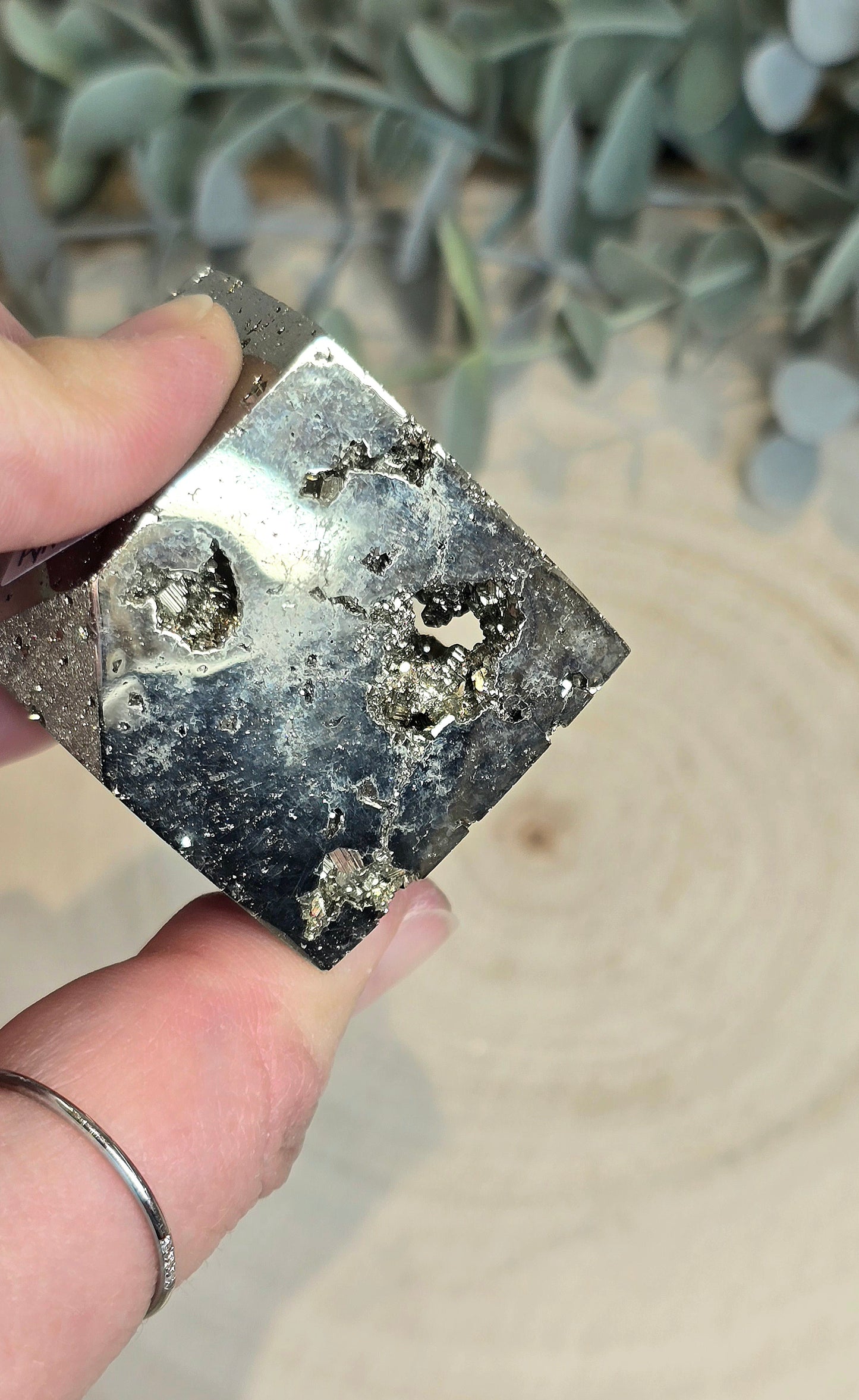 Cube flottant de Pyrite du Pérou