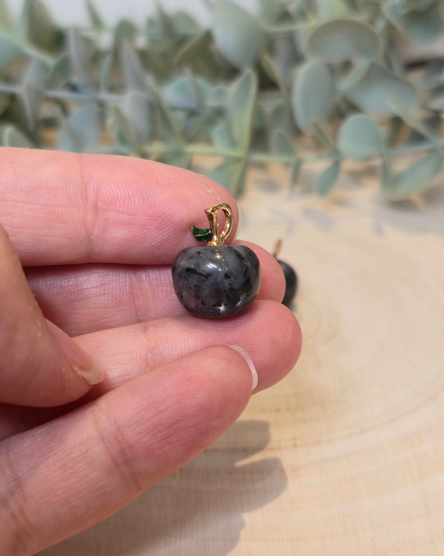 Mini Pomme Larvikite