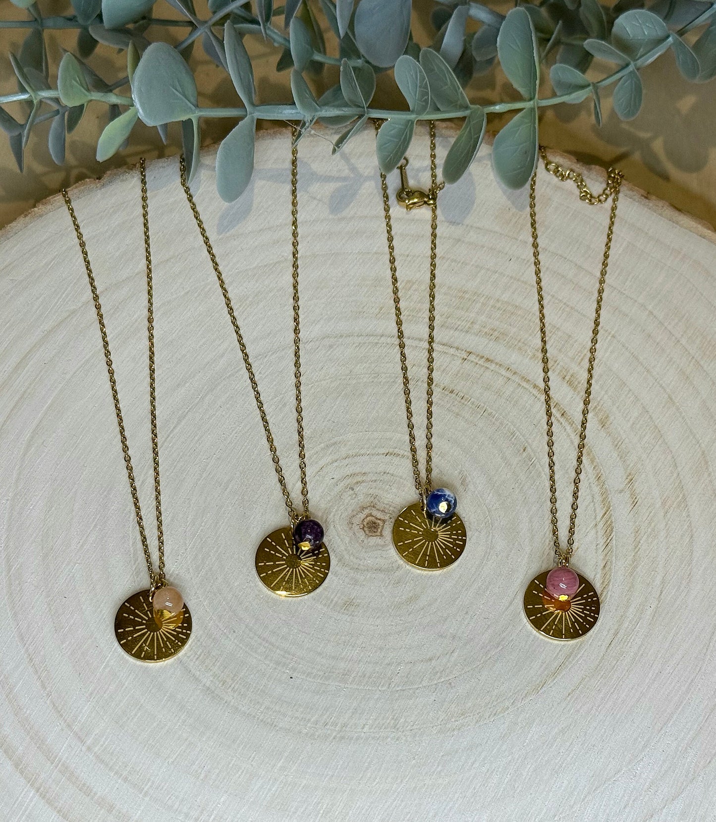 Collier Soleil et pierre gold