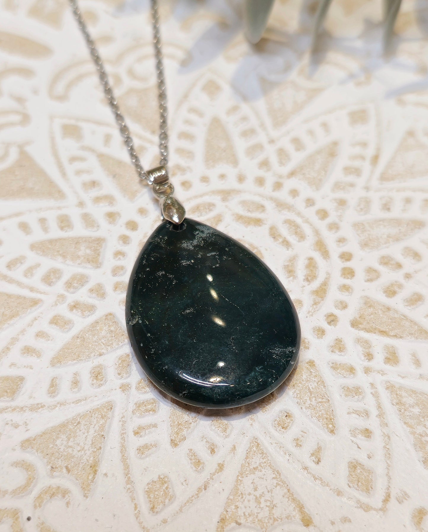 Collier en Agate mousse goutte