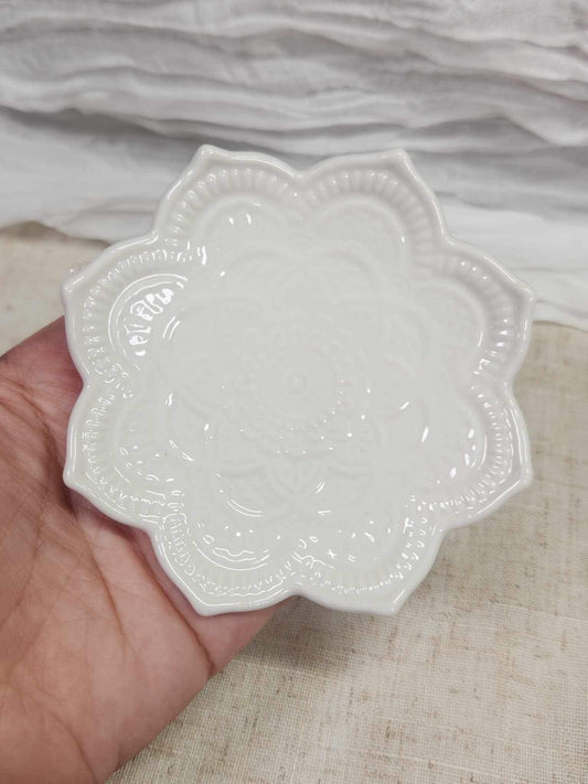 Assiette mandala blanche *bris mineur*