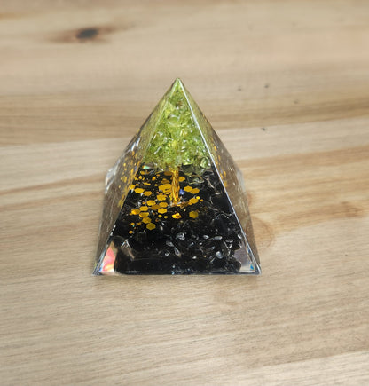 Pyramide Orgonite avec pierres - Obsidienne et Péridot