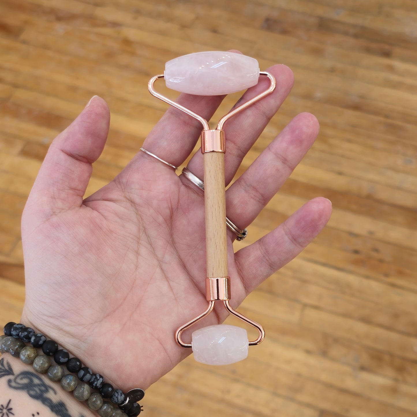 Rouleau de massage bois et Quartz rose