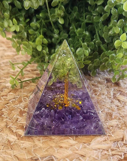 Pyramide Orgonite avec pierres - Améthyste et Péridot
