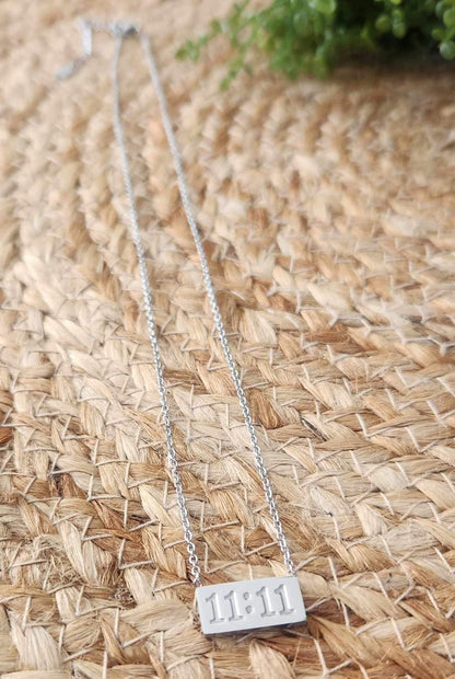 Collier Rectangle 11:11 gravé