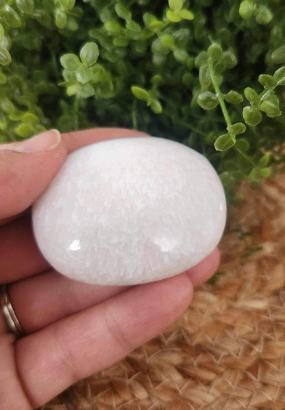 Pierre de paume en Scolécite