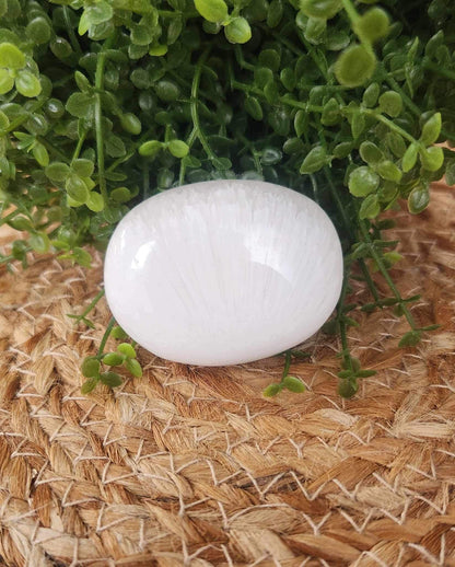 Pierre de paume en Scolécite