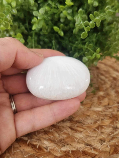 Pierre de paume en Scolécite