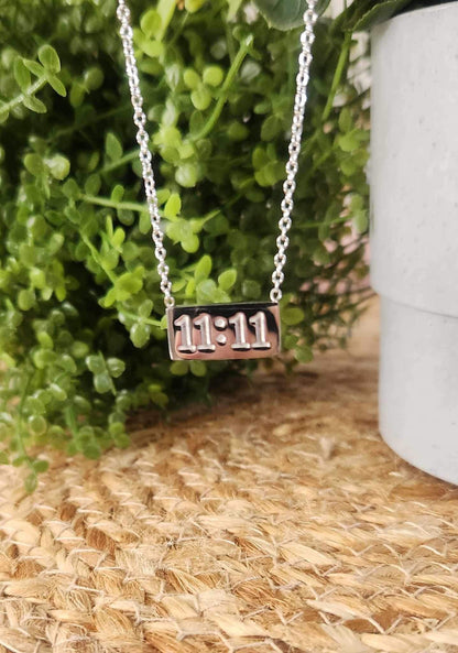 Collier Rectangle 11:11 gravé
