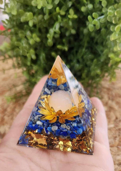 Pyramide Orgonite avec pierres - Lapis Lazuli et Quartz rose