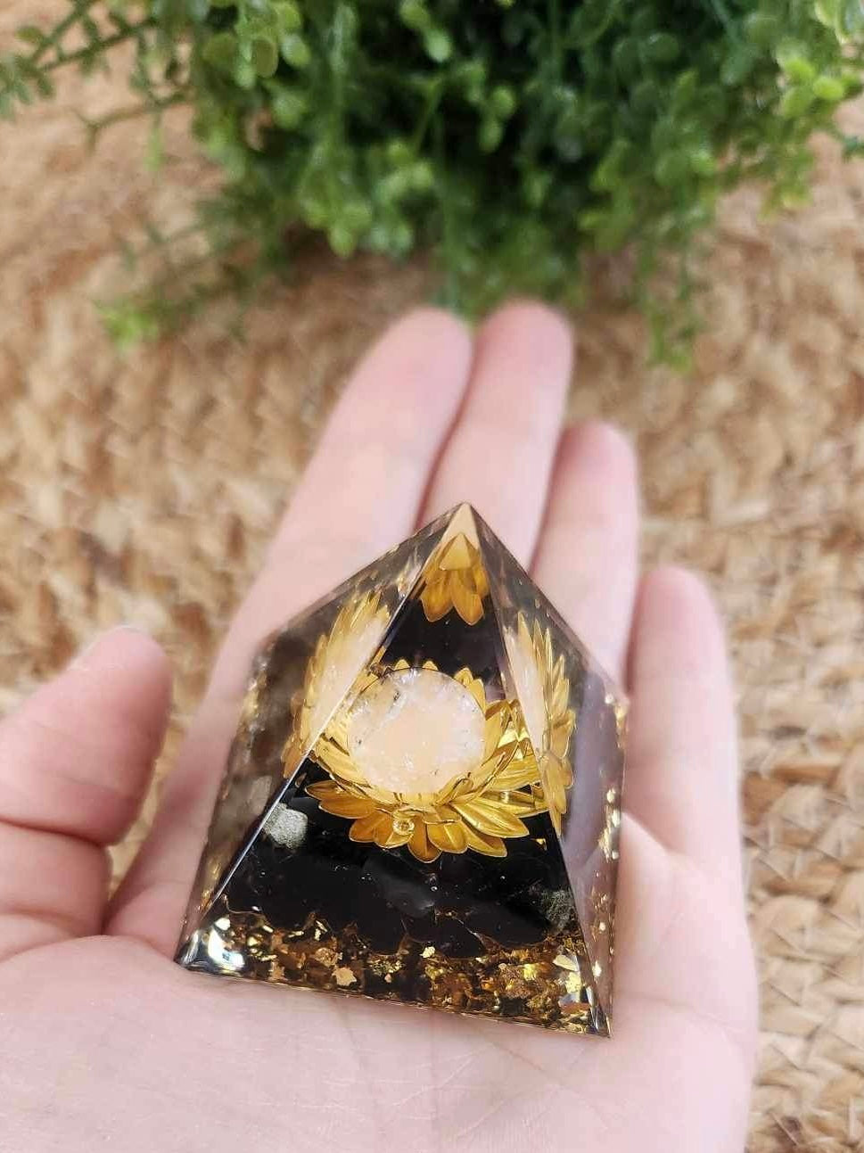 Pyramide Orgonite Obsidienne