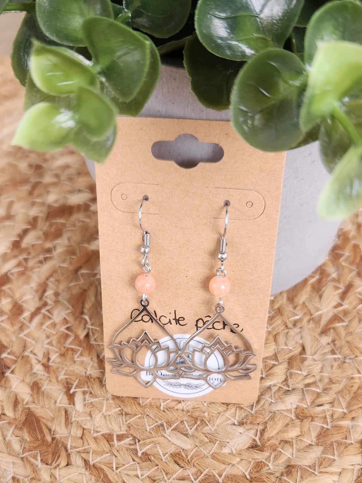 Boucles d’oreilles Lotus Calcite Pêche