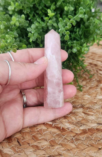 Pointe en Quartz rose de Madagascar