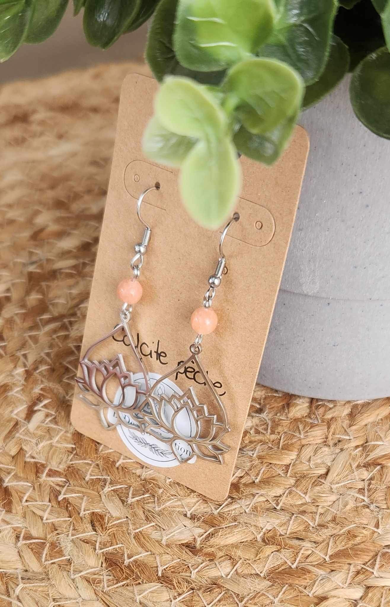 Boucles d’oreilles Lotus Calcite Pêche