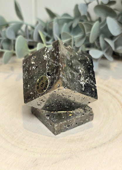 Cube flottant de Pyrite du Pérou