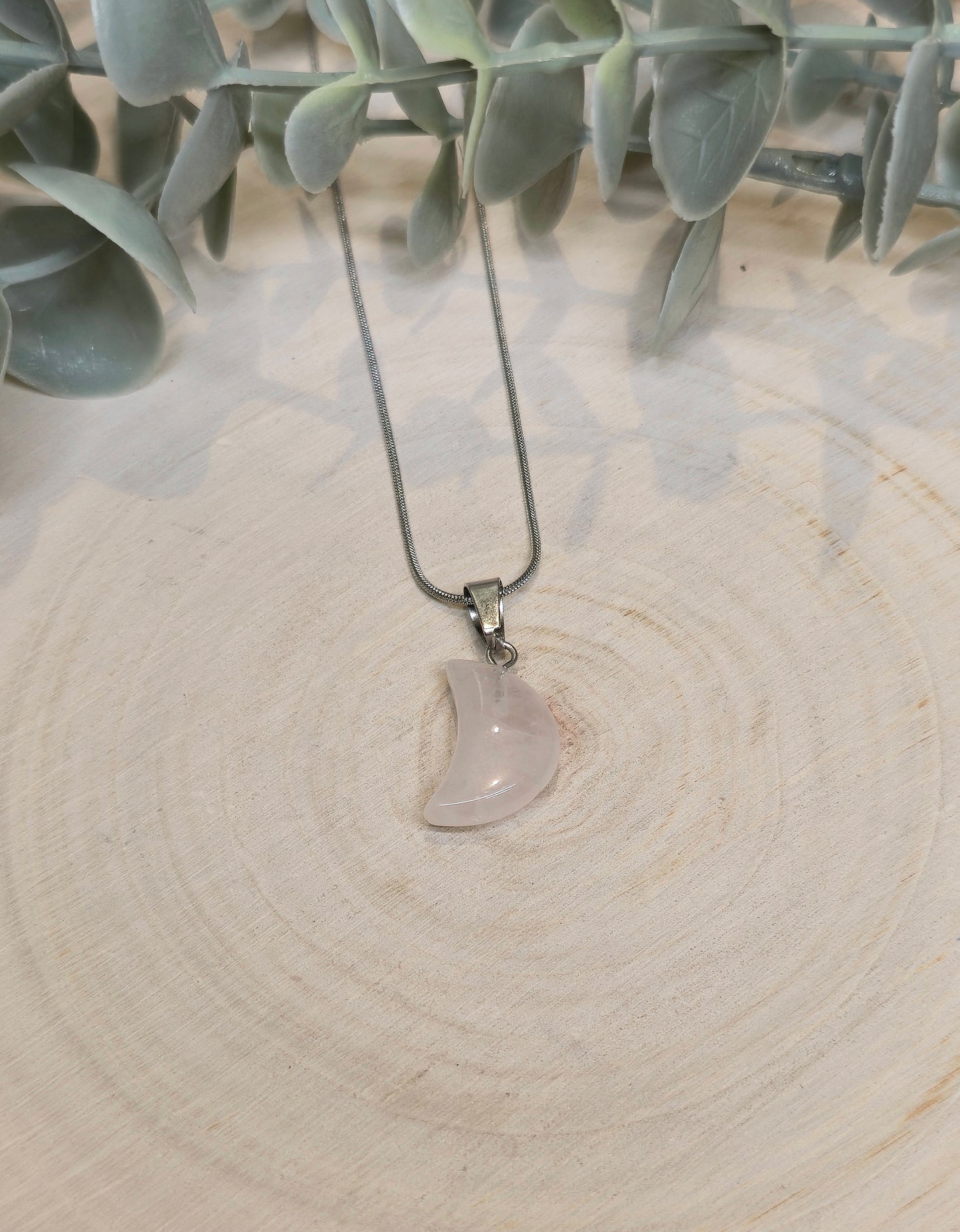 Collier en mini lune en Quartz rose