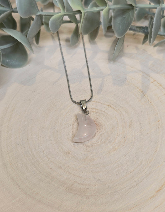 Collier en mini lune en Quartz rose