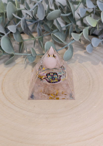 Pyramide Orgonite avec pierres - Quartz rose avec main de Fatima