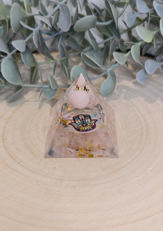 Pyramide Orgonite avec pierres - Quartz rose avec main de Fatima
