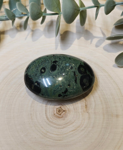 Pierre de paume en Jaspe Kambaba