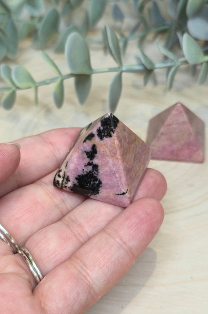 Pyramide Rhodonite