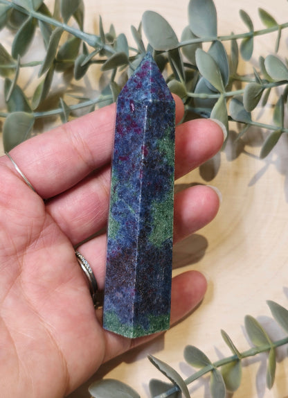 Pointe en Rubis Kyanite