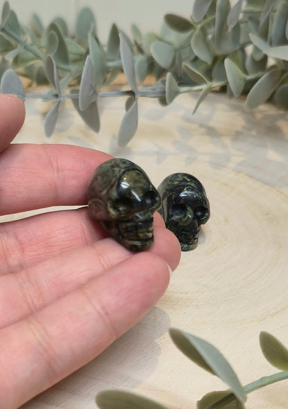 Mini Crâne en Jaspe Kambaba