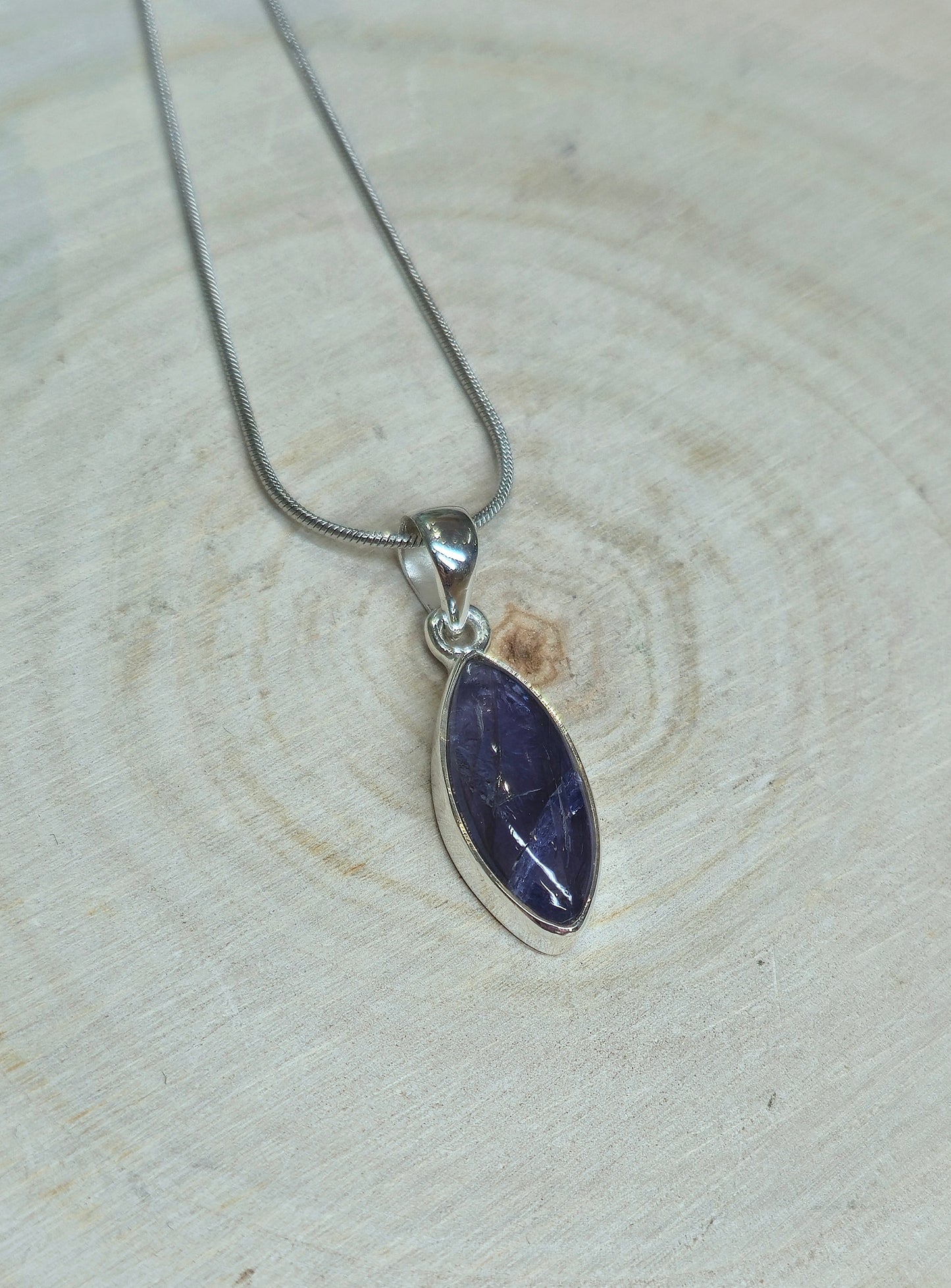 Collier Iolite