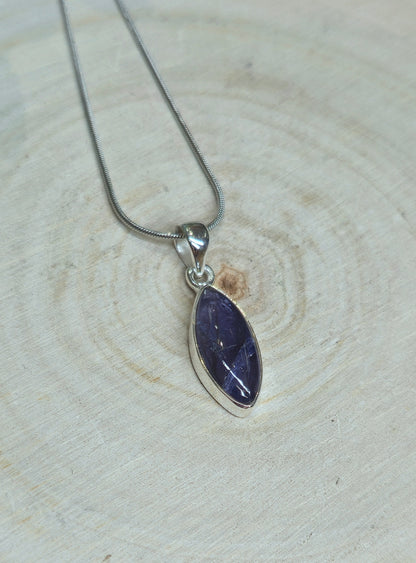 Collier Iolite