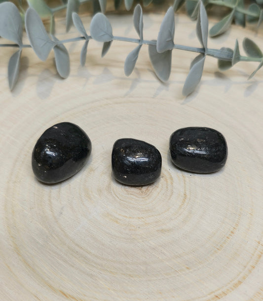 Nuummite d’Inde barattée