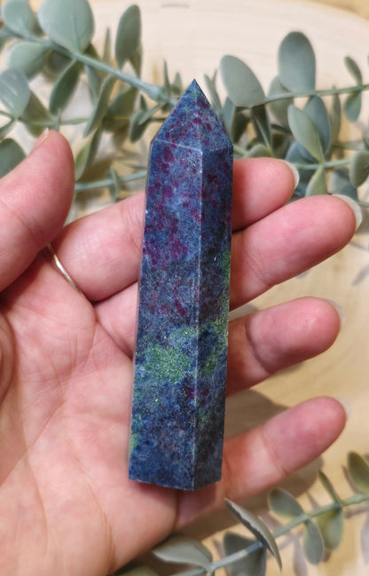 Pointe en Rubis Kyanite
