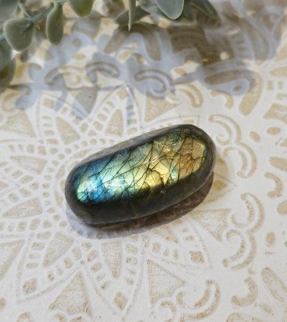Pierre de paume en Labradorite